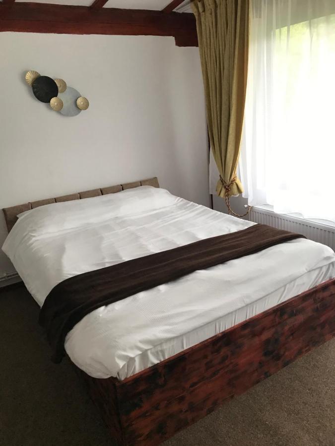 Hotel La Butuci à Tîrgu Ocna Extérieur photo